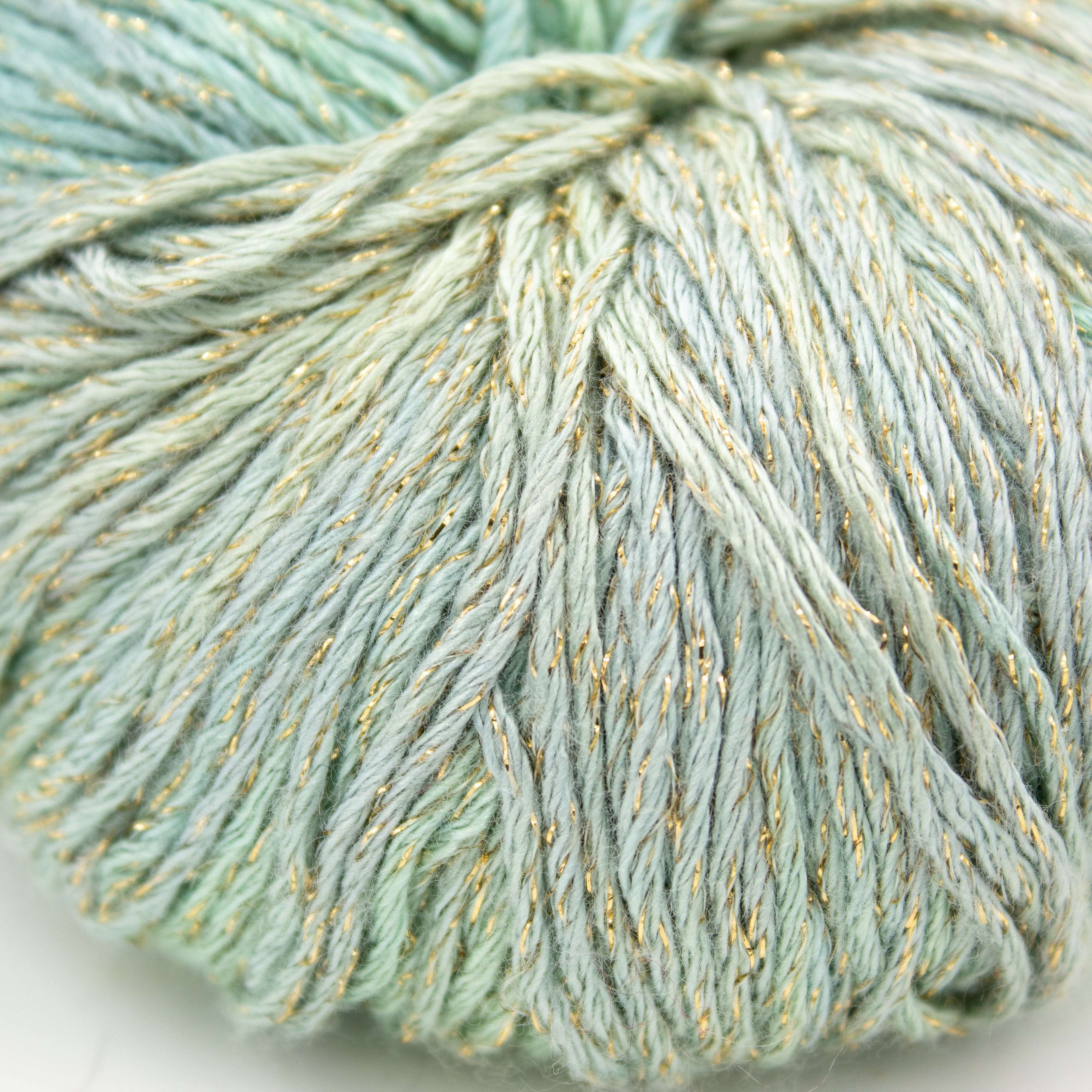 Blue Heron Rayon Metallic in Apple
