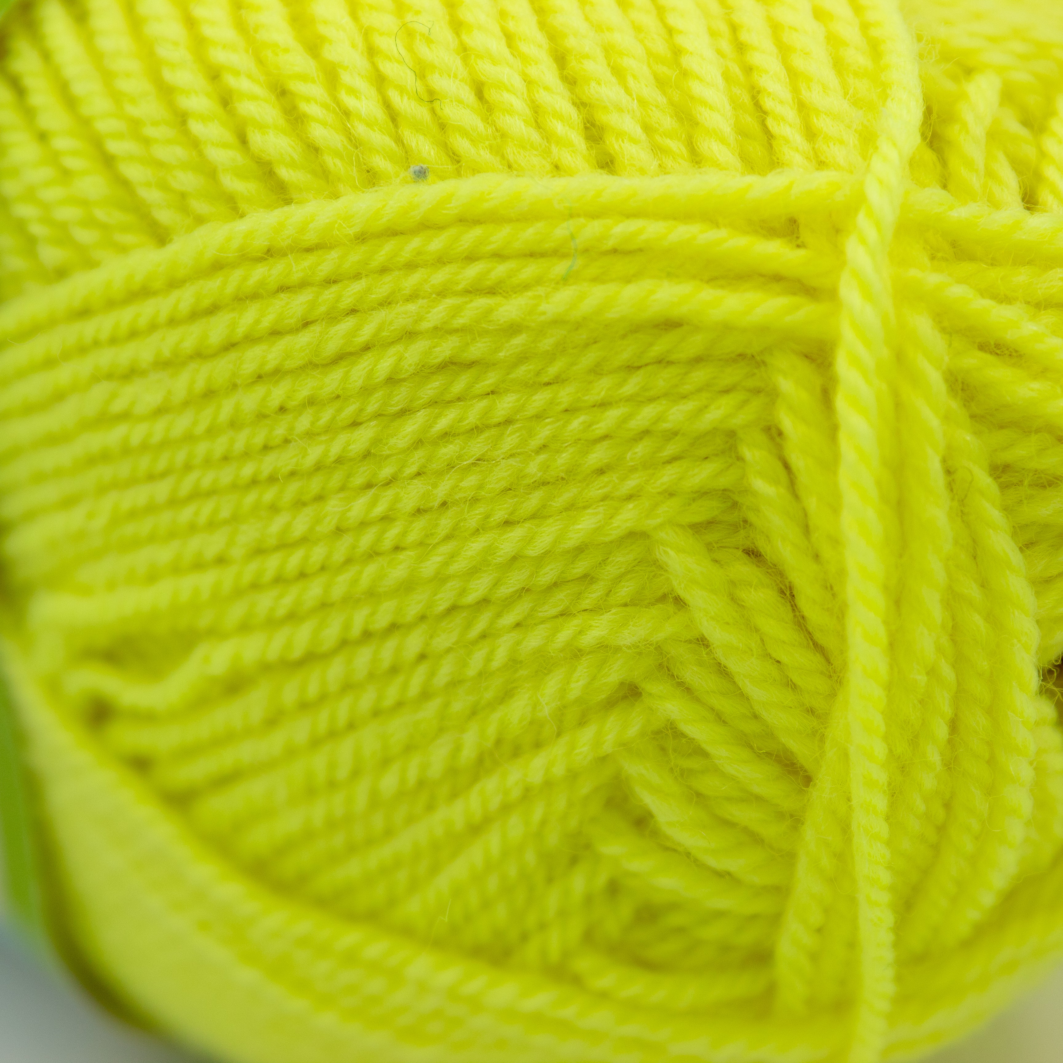 Ewe Ewe Fluffy Fingering in Citrus Pop