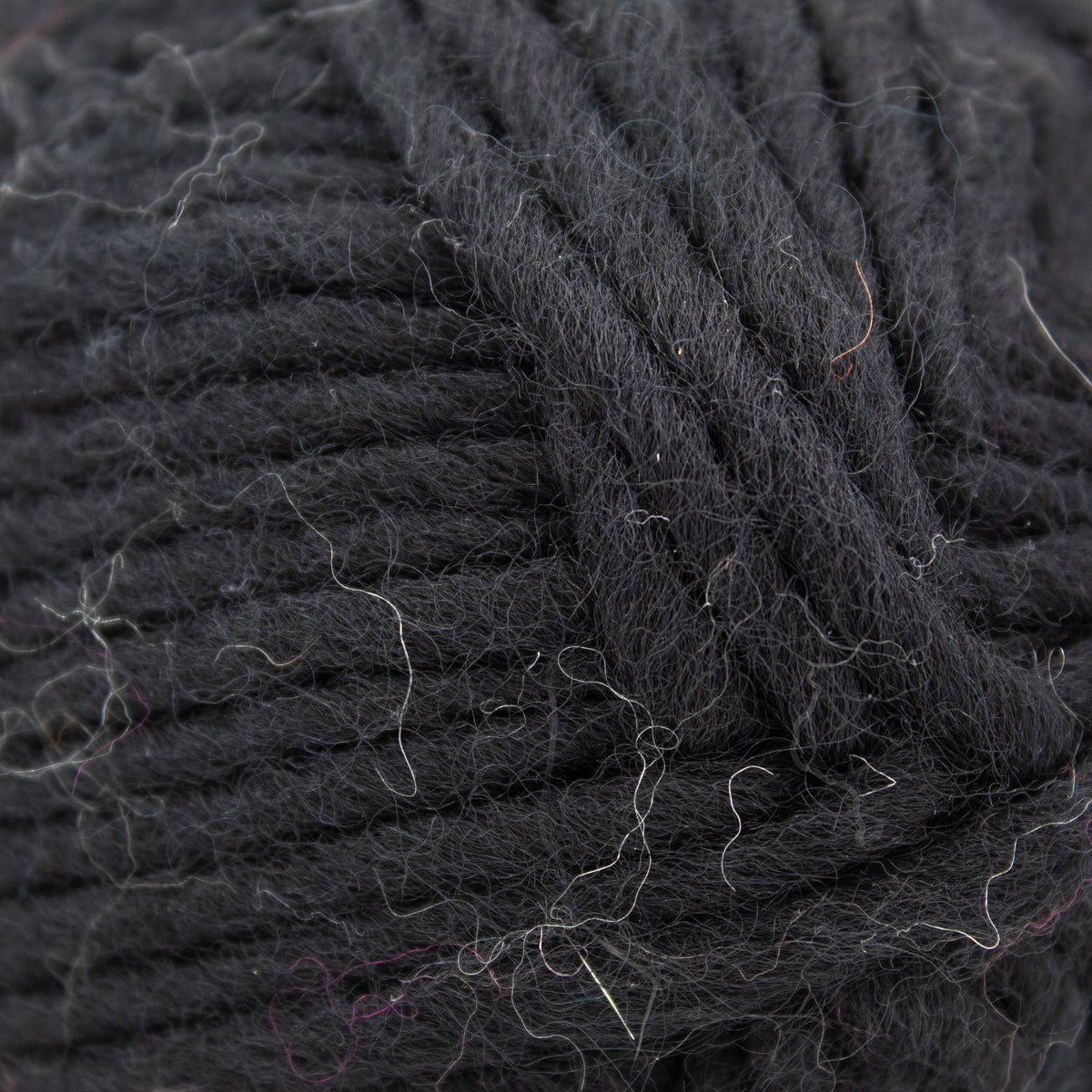 K + C Roving in Black