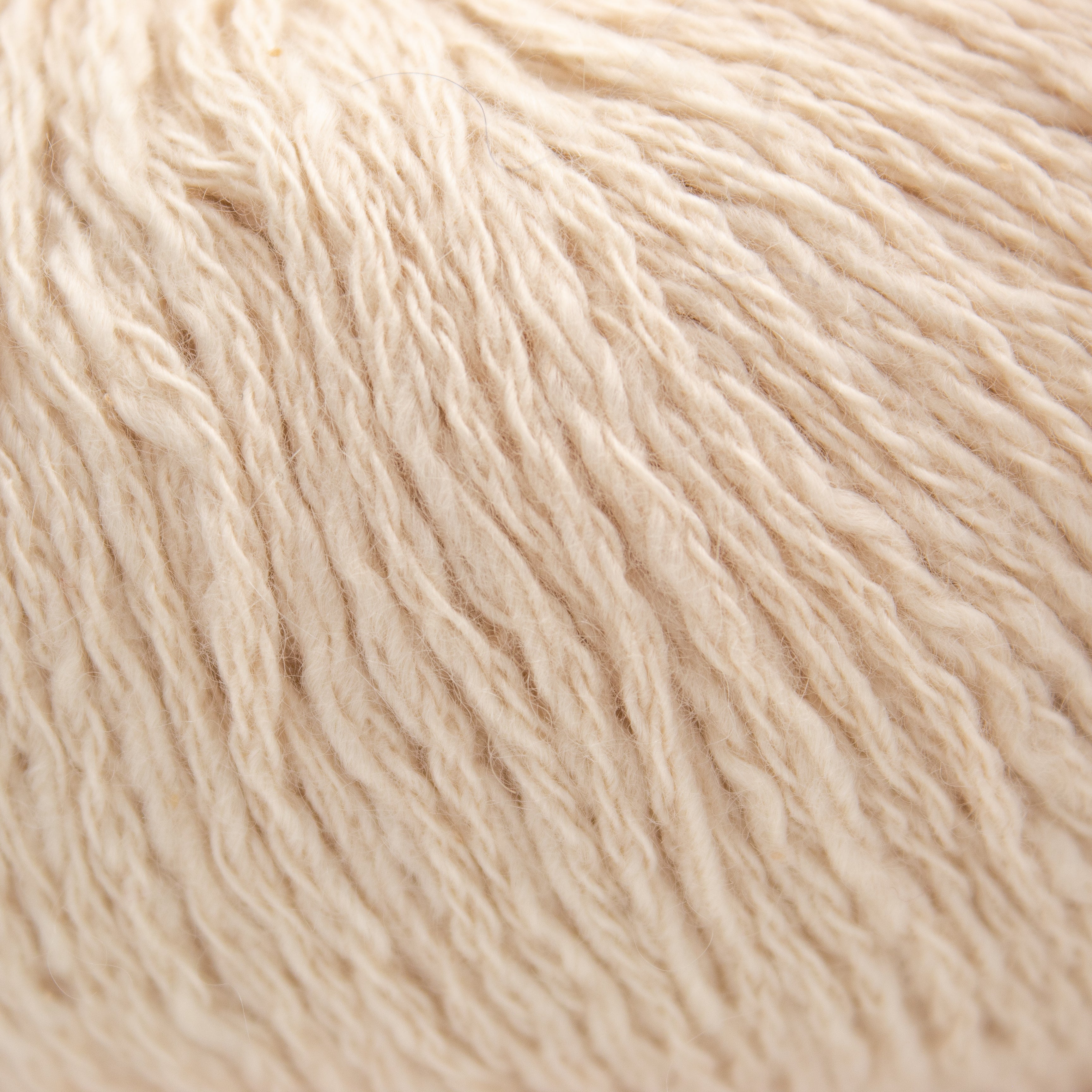 L'Atelier Essence in Cream