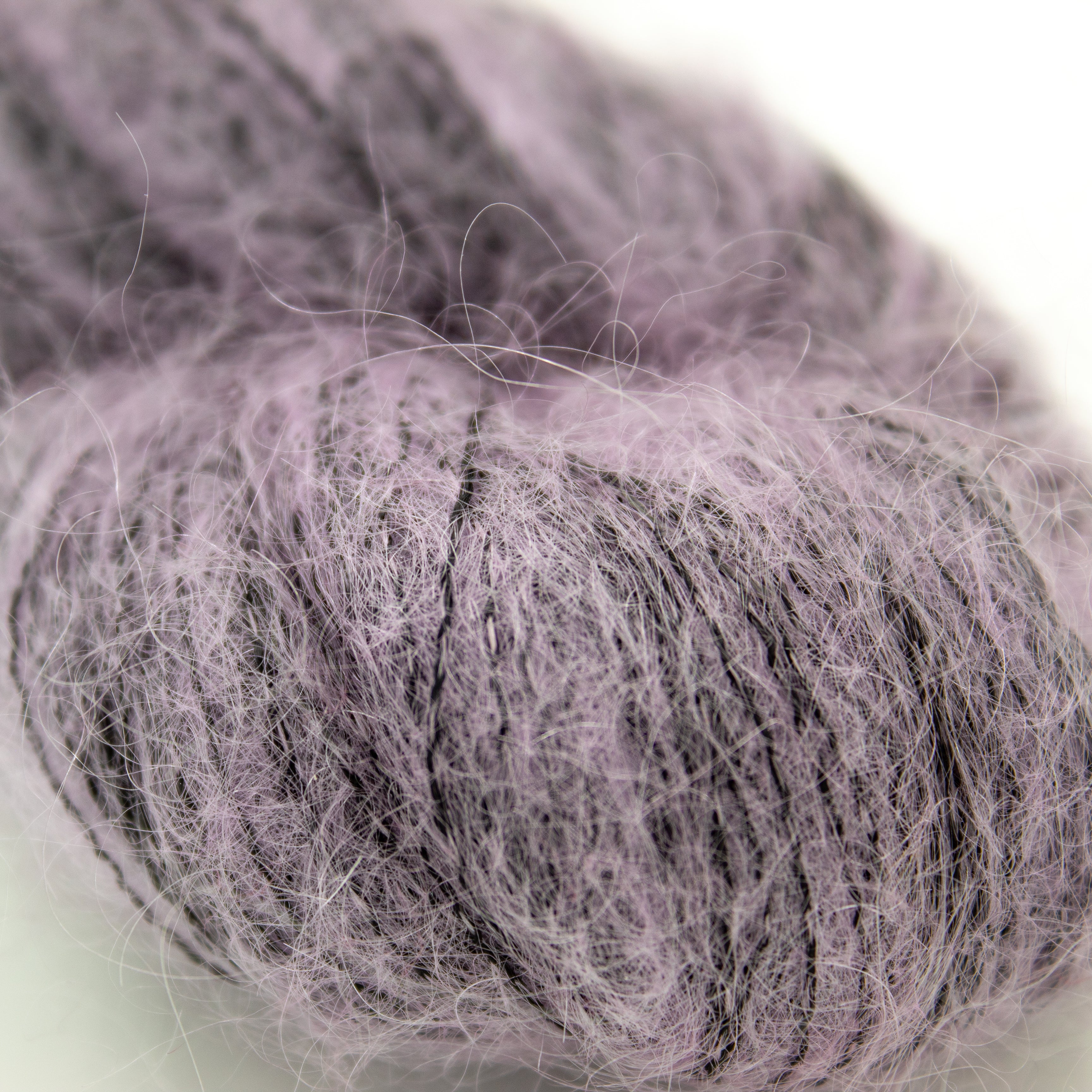 La Bien Aimee Onyx in Anemone