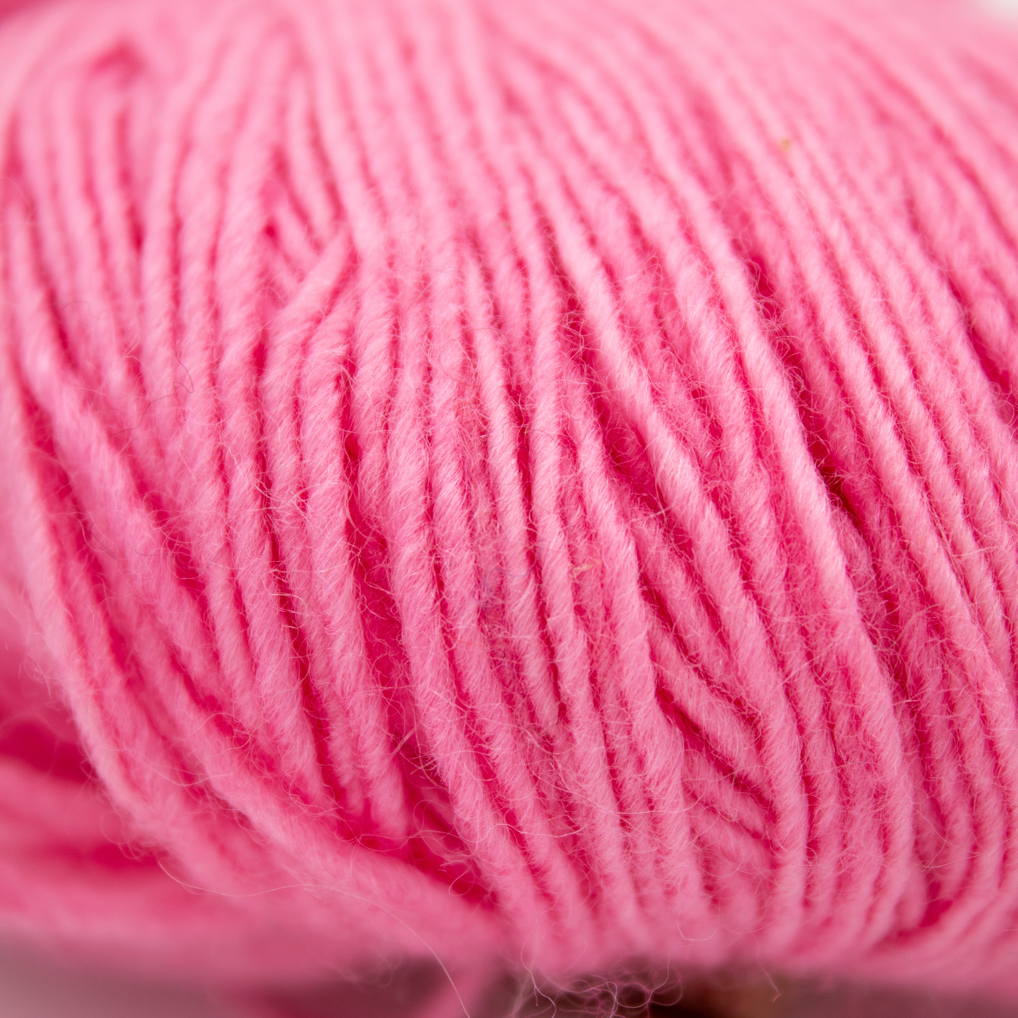 Manos Del Uruguay Fino in Dog-Rose