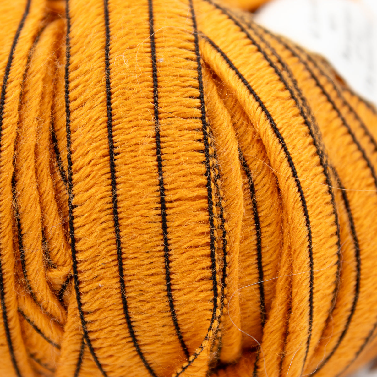 Schulana Bando in Orange