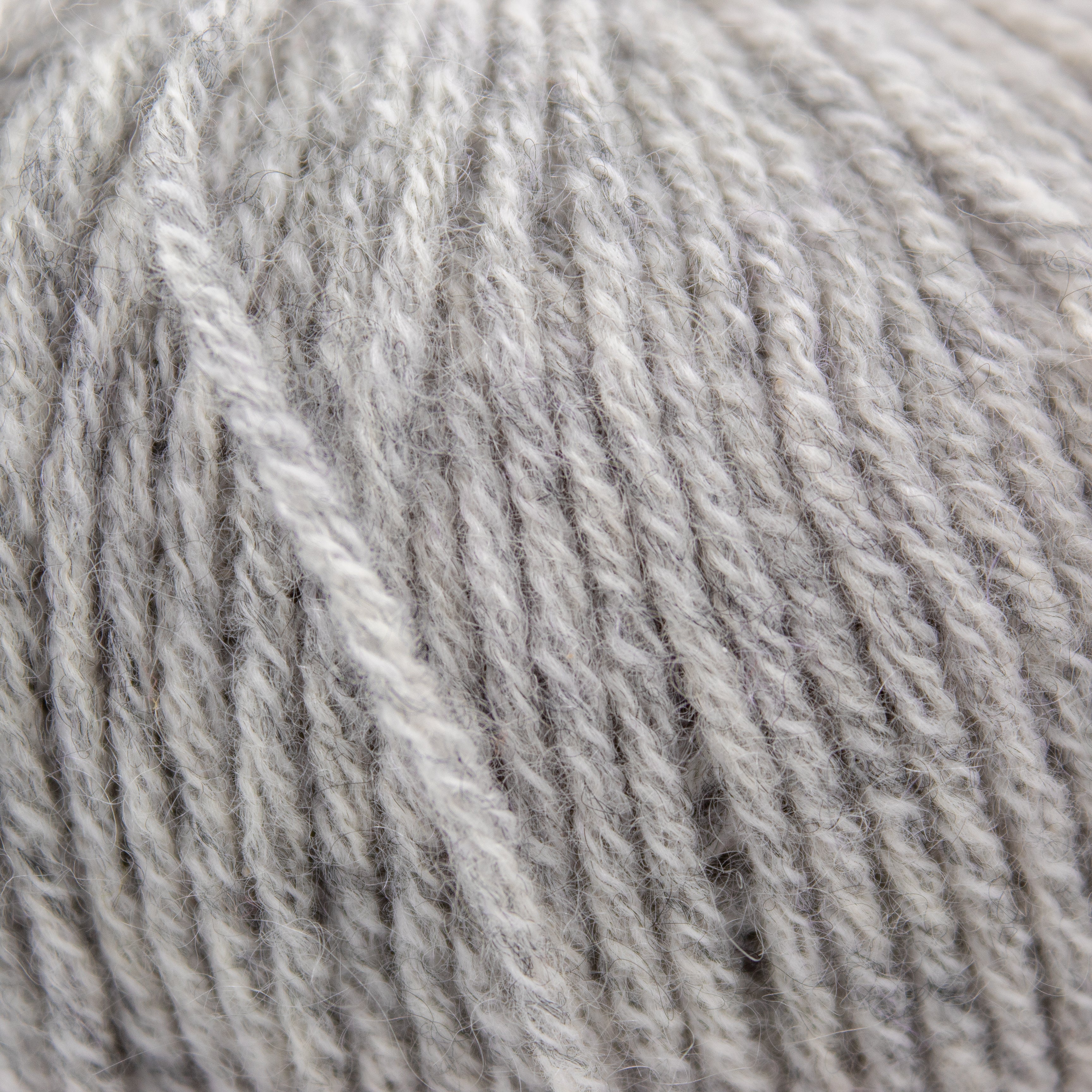 String Norway in Light Grey