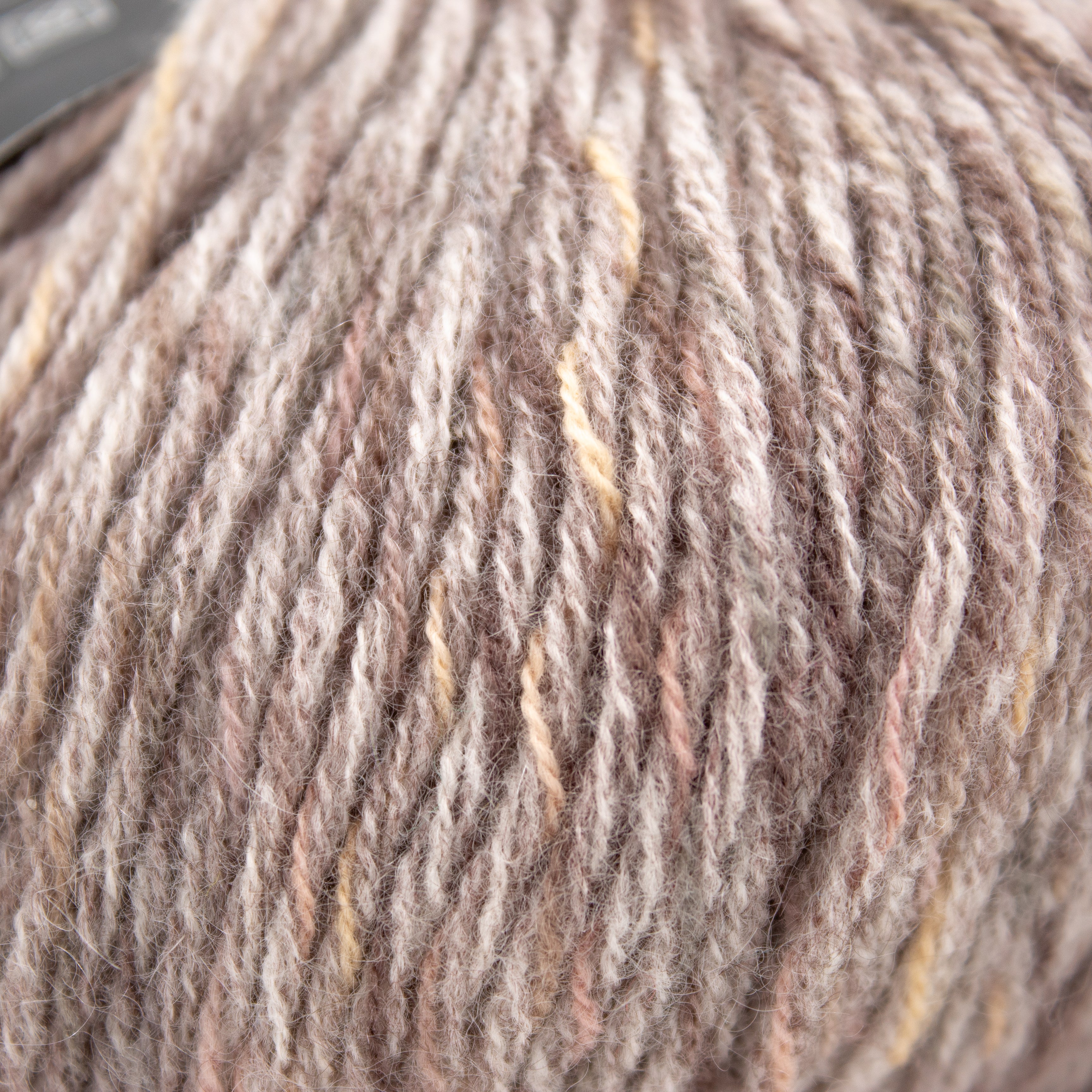 String Norway in Taupe