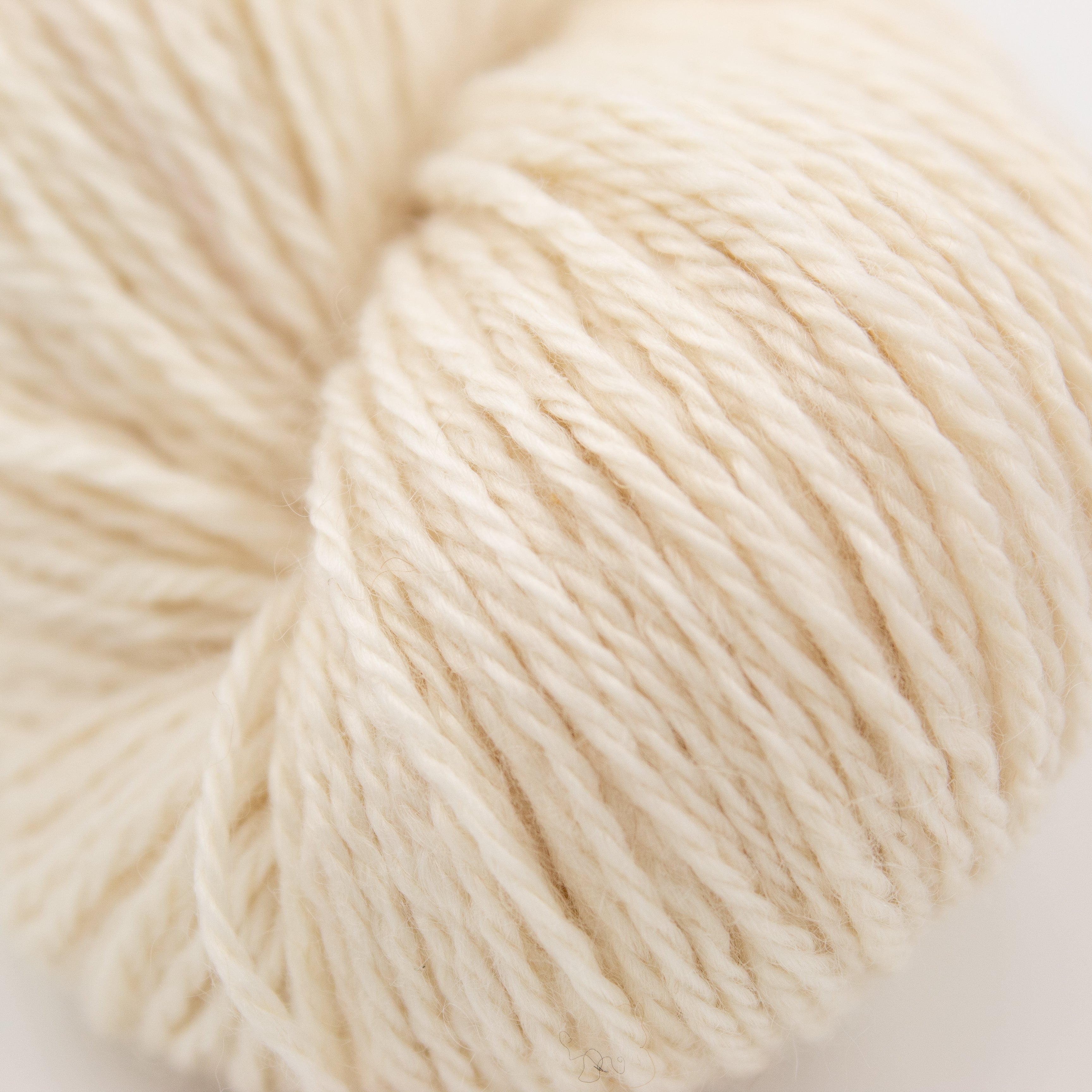 Urth Yarns Kashmir Mono in White