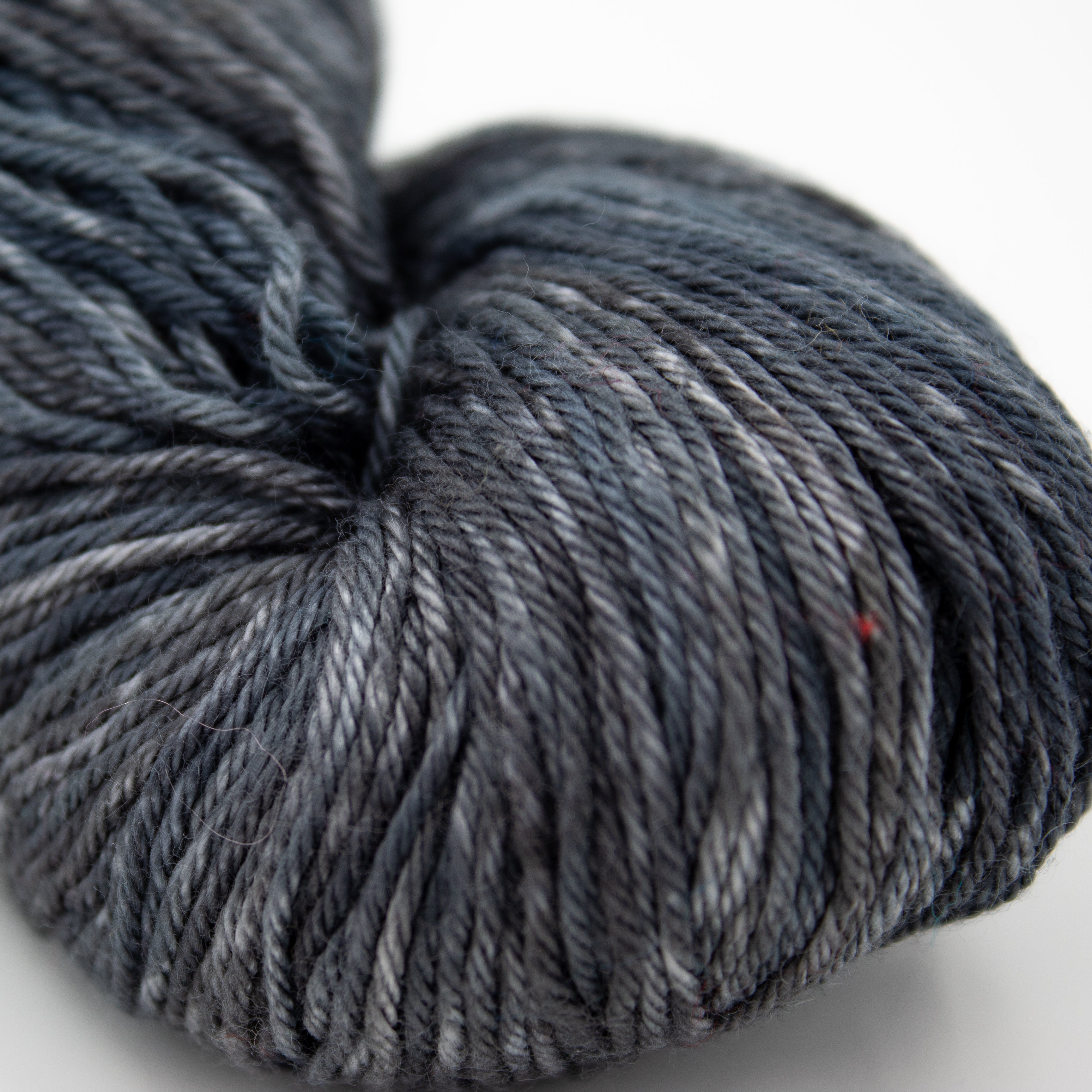 Urth Yarns Monokrom Cotton DK in 1224